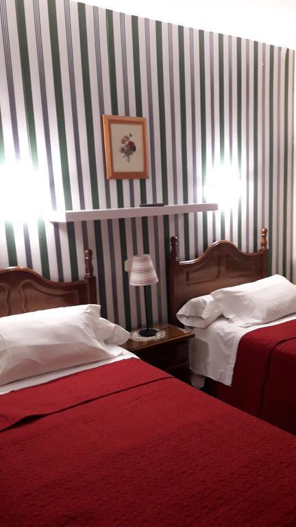 Hostal Martin - Sanabria Ribadelago Buitenkant foto