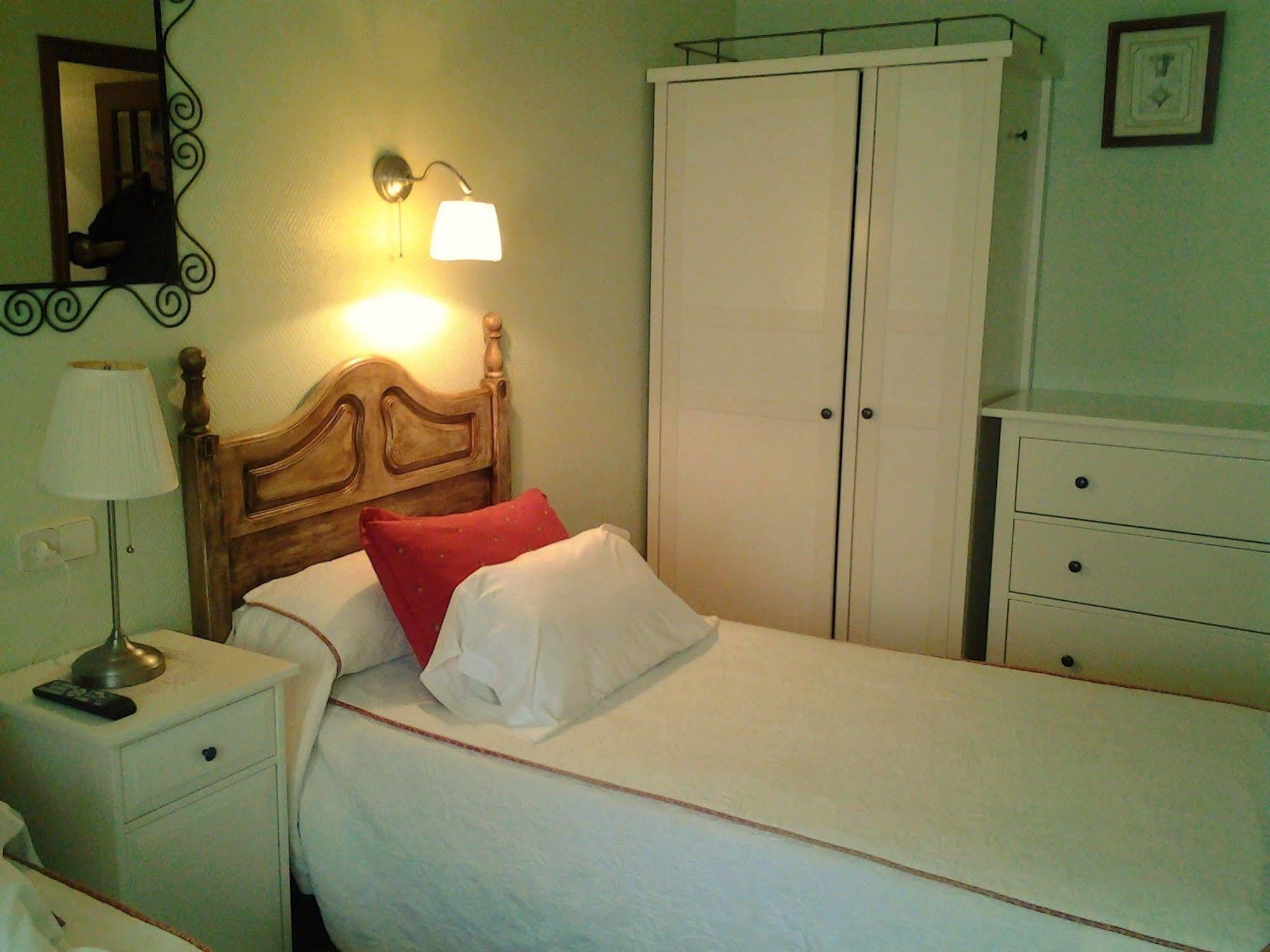 Hostal Martin - Sanabria Ribadelago Buitenkant foto
